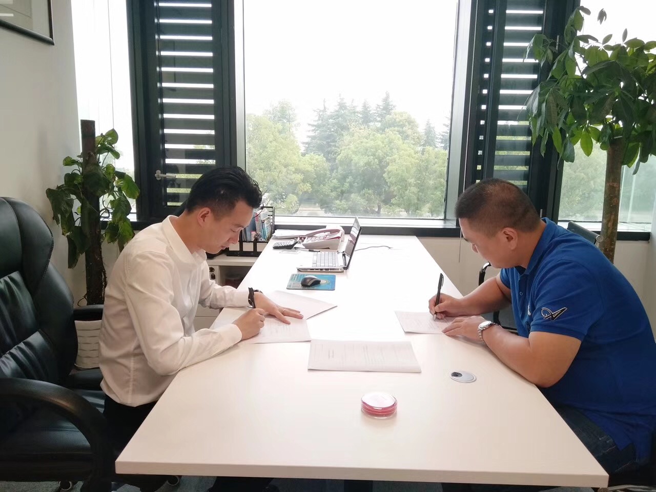 熱烈祝賀溫州瑞安葉總簽約創綠家! 熱烈祝賀溫州瑞安葉總簽約創綠家!