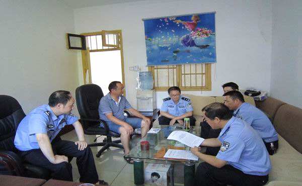 廚房水管破裂傳出刺鼻性氣味,原以為是鄰居家甲醛超標,沒想到是“絕命毒師” 廚房水管破裂傳出刺鼻性氣味,原以為是鄰居家甲醛超標,沒想到是“絕命毒師”