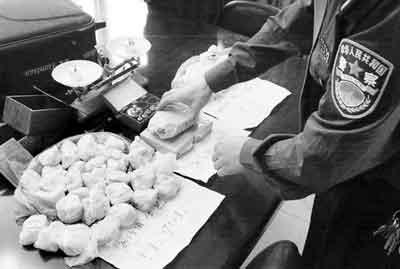 廚房水管破裂傳出刺鼻性氣味,原以為是鄰居家甲醛超標,沒想到是“絕命毒師” 廚房水管破裂傳出刺鼻性氣味,原以為是鄰居家甲醛超標,沒想到是“絕命毒師”