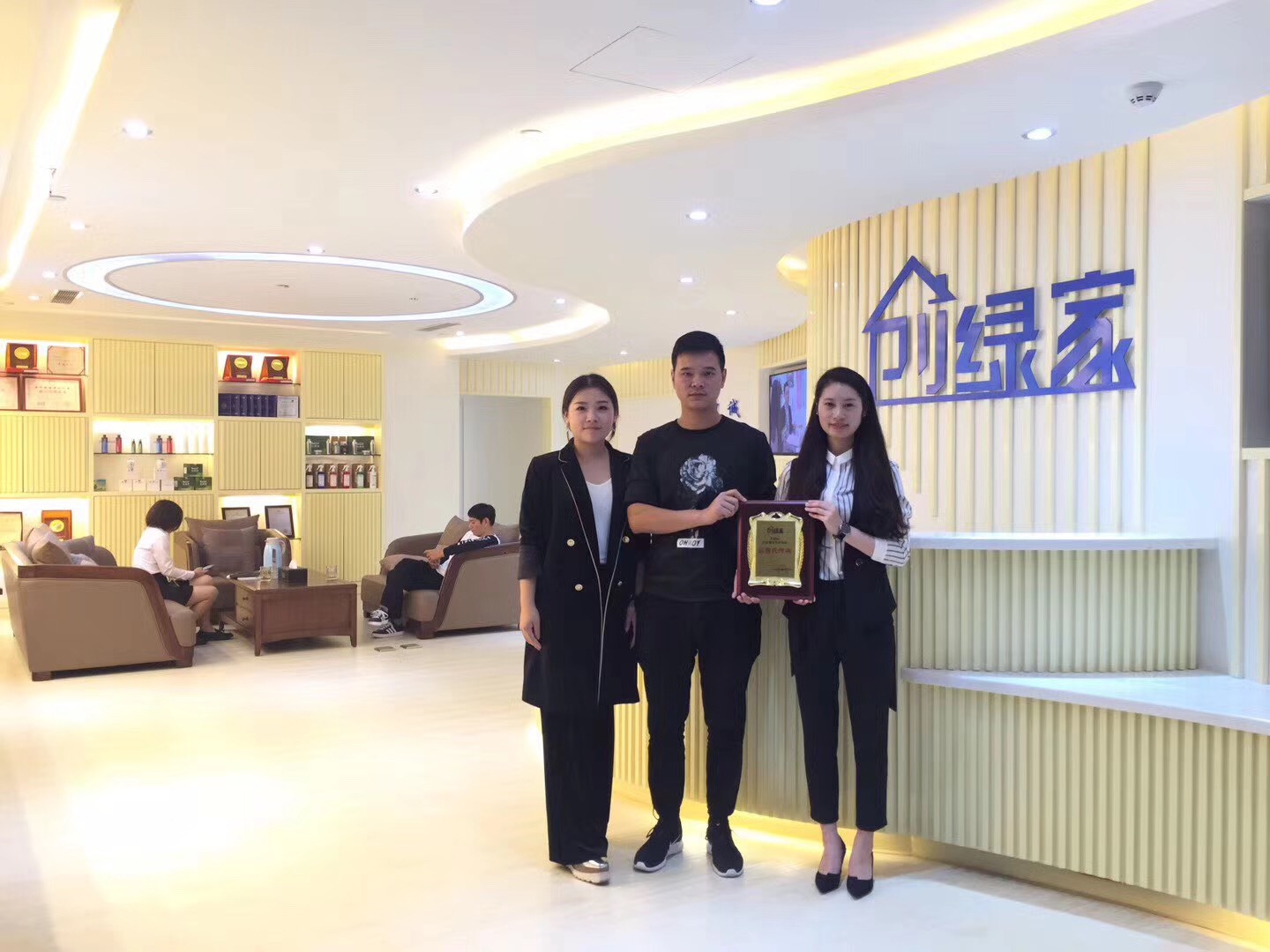 熱烈祝賀楊總簽約創(chuàng)綠家浙江省縣級(jí)市代理! 熱烈祝賀楊總簽約創(chuàng)綠家浙江省縣級(jí)市代理!