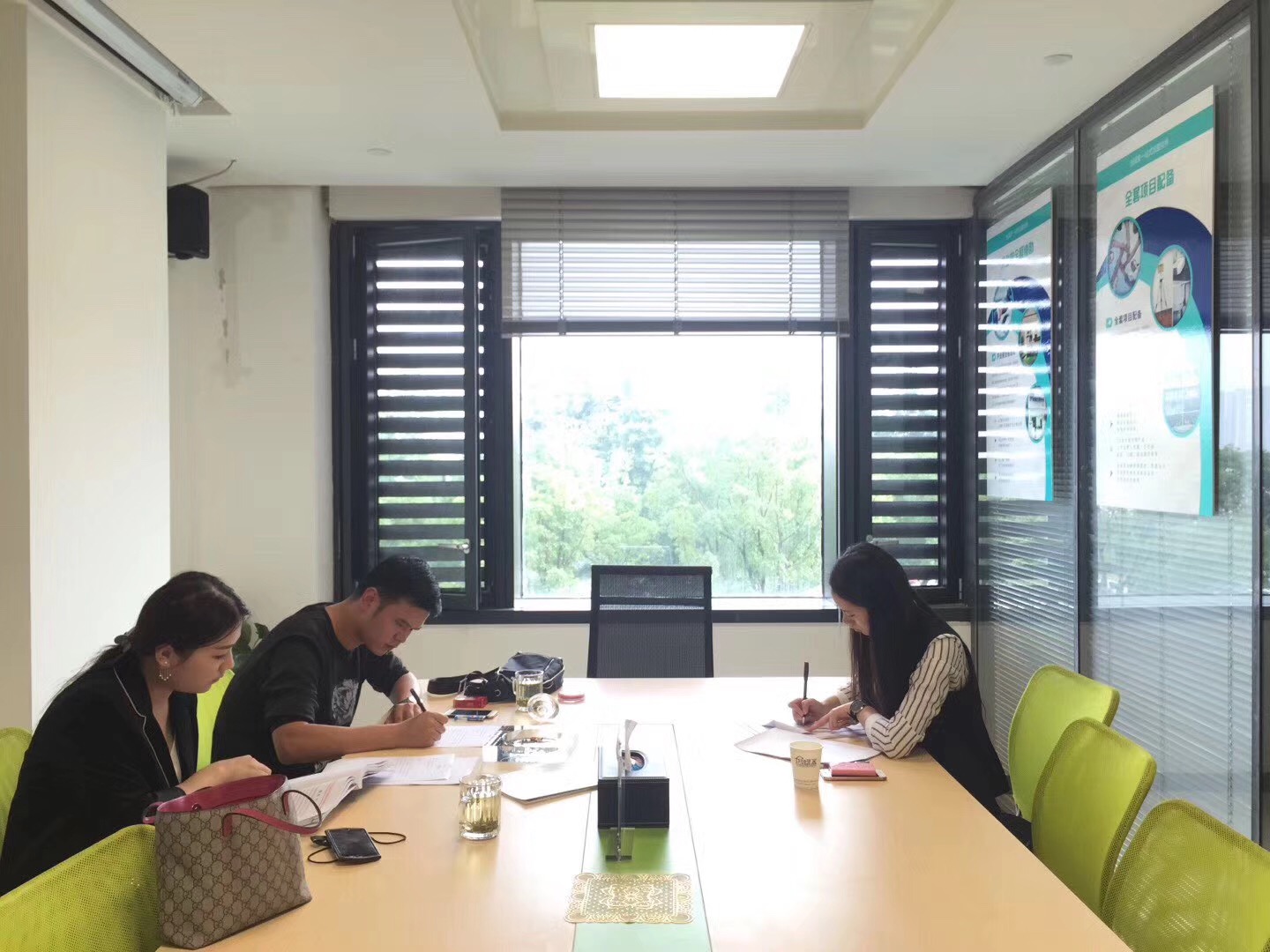 熱烈祝賀楊總簽約創(chuàng)綠家浙江省縣級(jí)市代理! 熱烈祝賀楊總簽約創(chuàng)綠家浙江省縣級(jí)市代理!