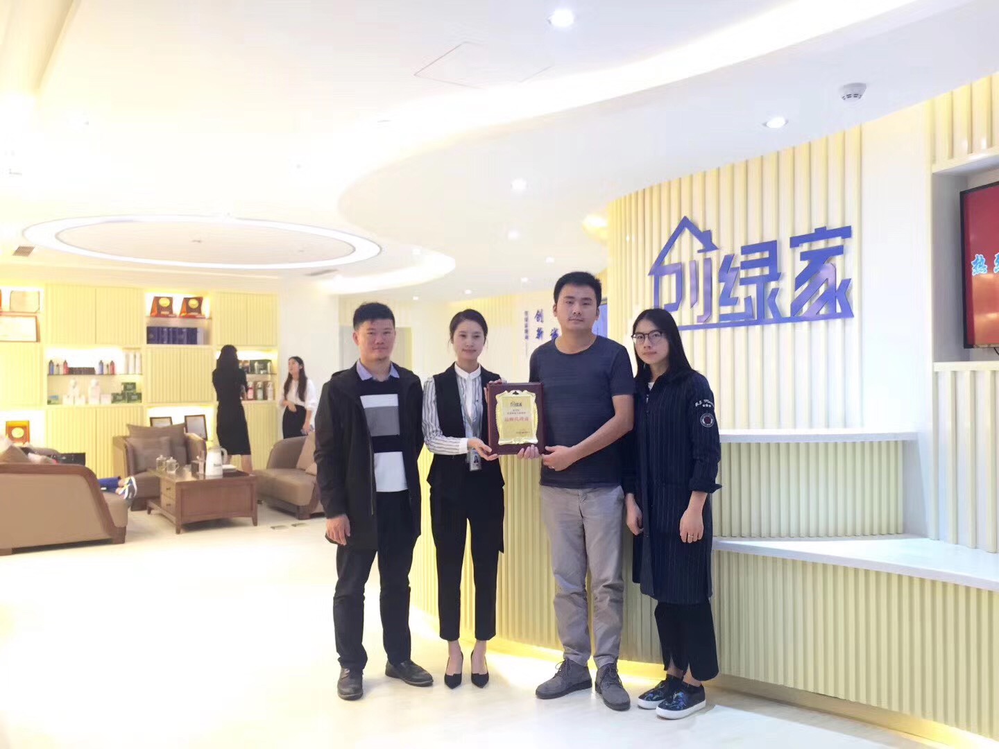 熱烈祝賀余總簽約創(chuàng)綠家江蘇省縣級市代理！