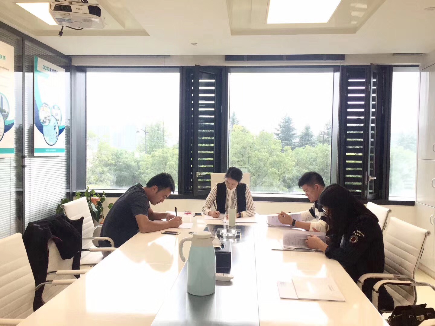 熱烈祝賀余總簽約創(chuàng)綠家江蘇省縣級市代理！