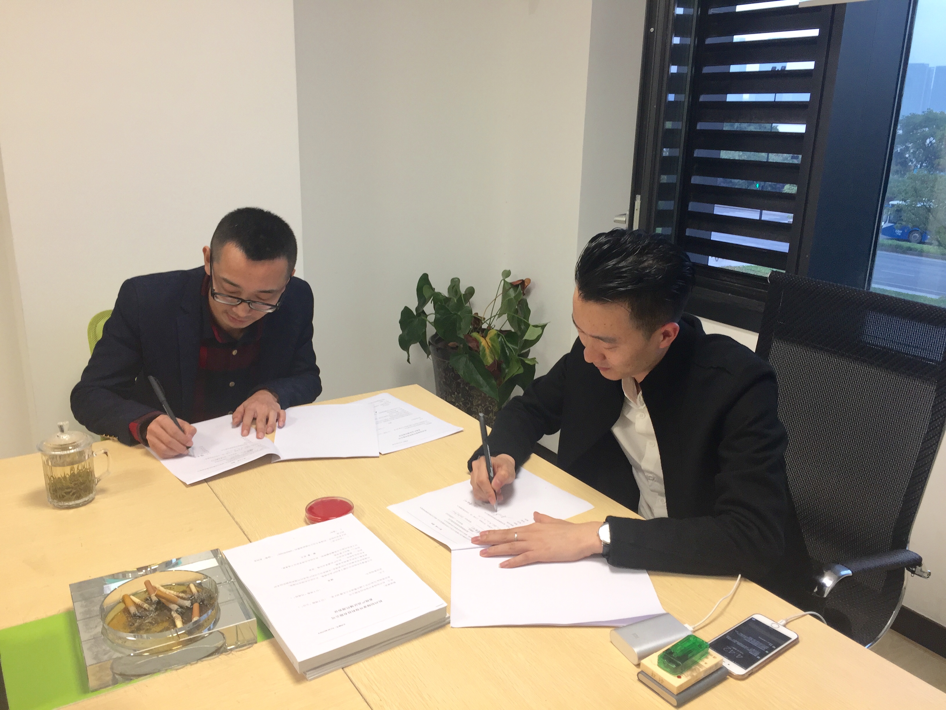 熱烈祝賀賀總簽約創綠家陜西省區級代理！