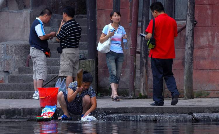 使用洗衣粉會導致環(huán)境污染嗎? 使用洗衣粉會導致環(huán)境污染嗎?