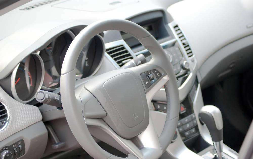 一輛汽車怎么能不受潮呢? 一輛汽車怎么能不受潮呢?