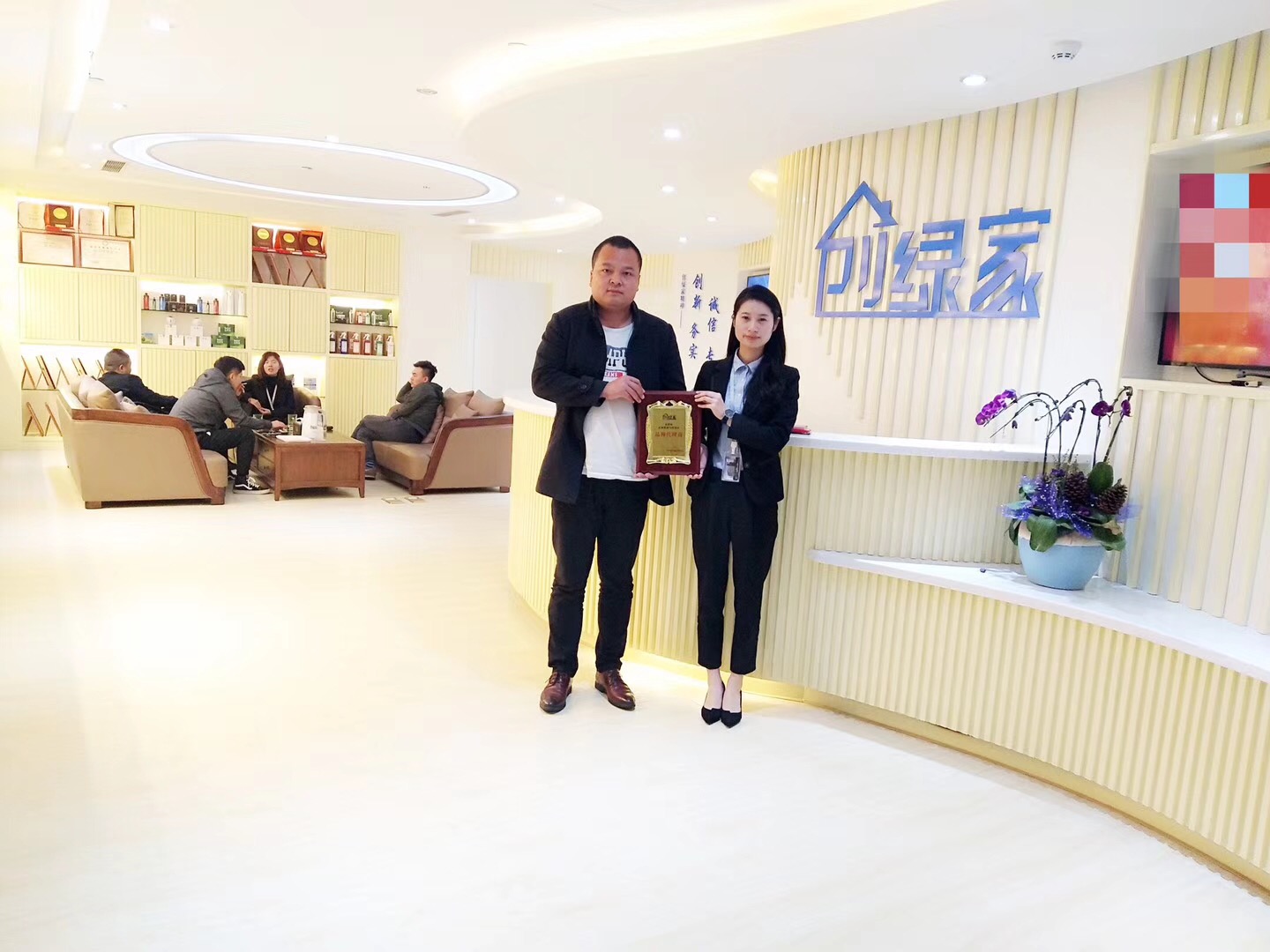 熱烈祝賀賈總簽約創(chuàng)綠家咸陽市區(qū)級代理! 熱烈祝賀賈總簽約創(chuàng)綠家咸陽市區(qū)級代理!