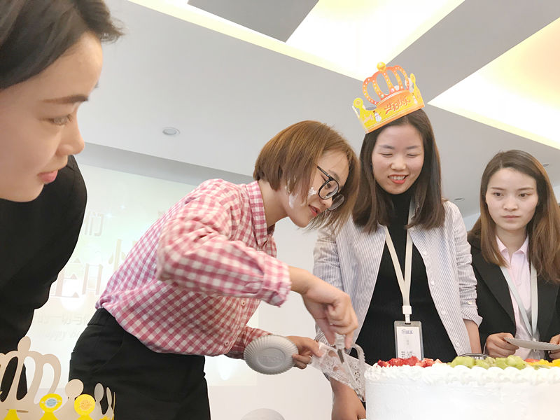 【4月生日會(huì)】業(yè)務(wù)很硬核,而我們只是甜美小公舉 【4月生日會(huì)】業(yè)務(wù)很硬核,而我們只是甜美小公舉