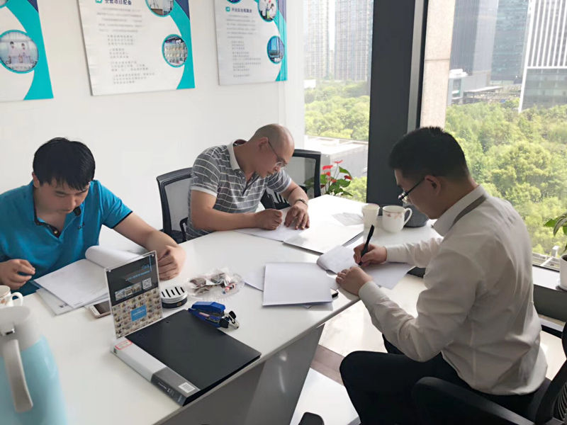 熱烈祝賀徐總、賀總簽約創(chuàng)綠家連云港市區(qū)級(jí)代理! 熱烈祝賀徐總、賀總簽約創(chuàng)綠家連云港市區(qū)級(jí)代理!