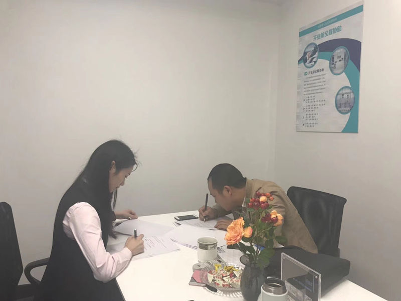 熱烈祝賀胡總簽約創綠家武漢市區級代理！