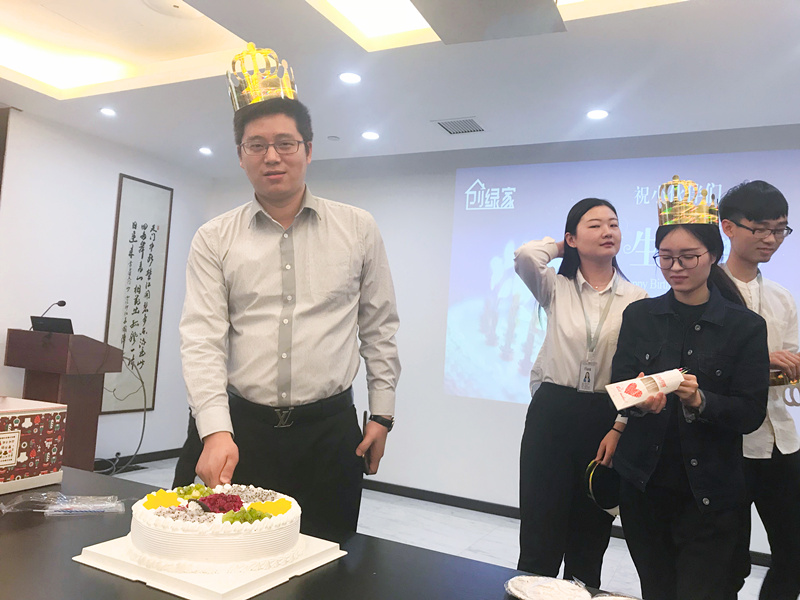【5月生日會】這期壽星各個都可以出C位! 【5月生日會】這期壽星各個都可以出C位!