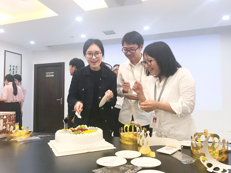 【5月生日會】這期壽星各個都可以出C位! 【5月生日會】這期壽星各個都可以出C位!