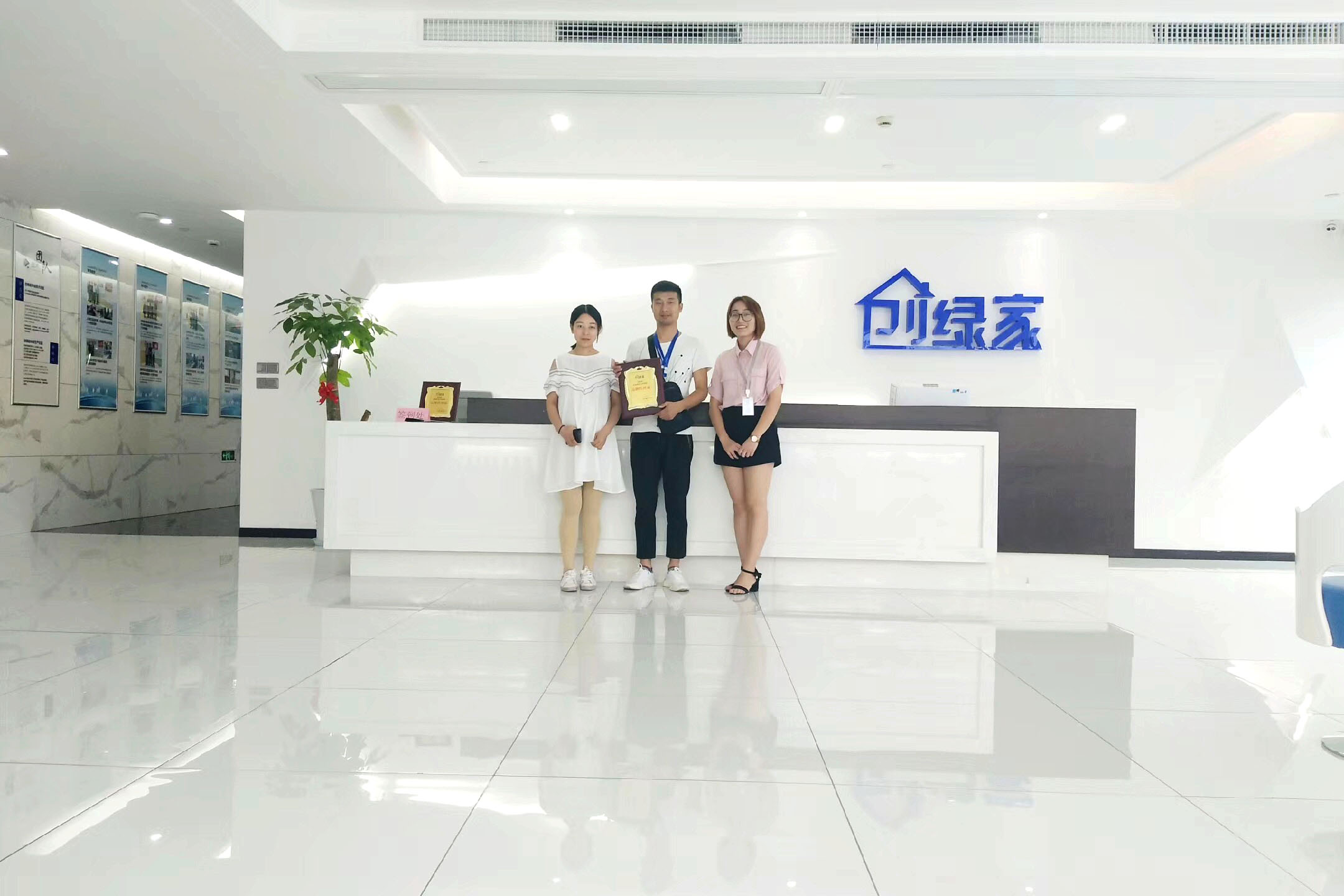 熱烈祝賀段總夫婦簽約創(chuàng)綠家宜昌市區(qū)級代理! 熱烈祝賀段總夫婦簽約創(chuàng)綠家宜昌市區(qū)級代理!