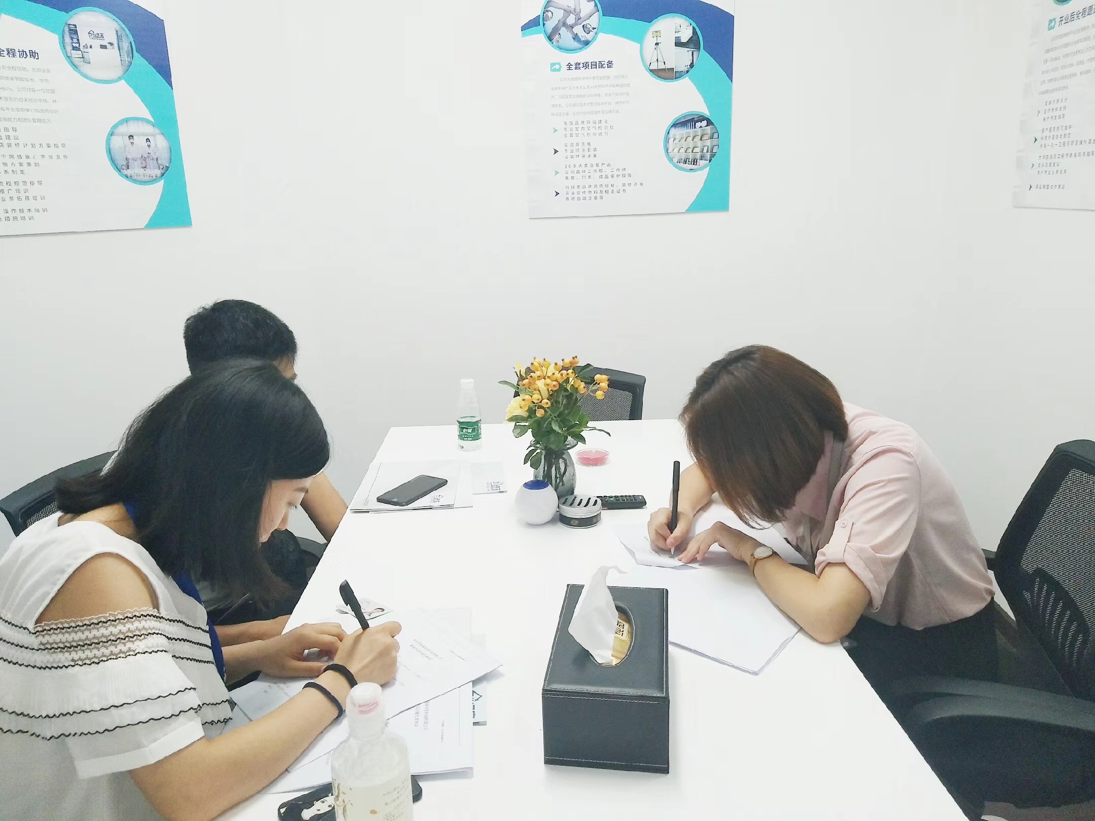 熱烈祝賀段總夫婦簽約創(chuàng)綠家宜昌市區(qū)級代理! 熱烈祝賀段總夫婦簽約創(chuàng)綠家宜昌市區(qū)級代理!