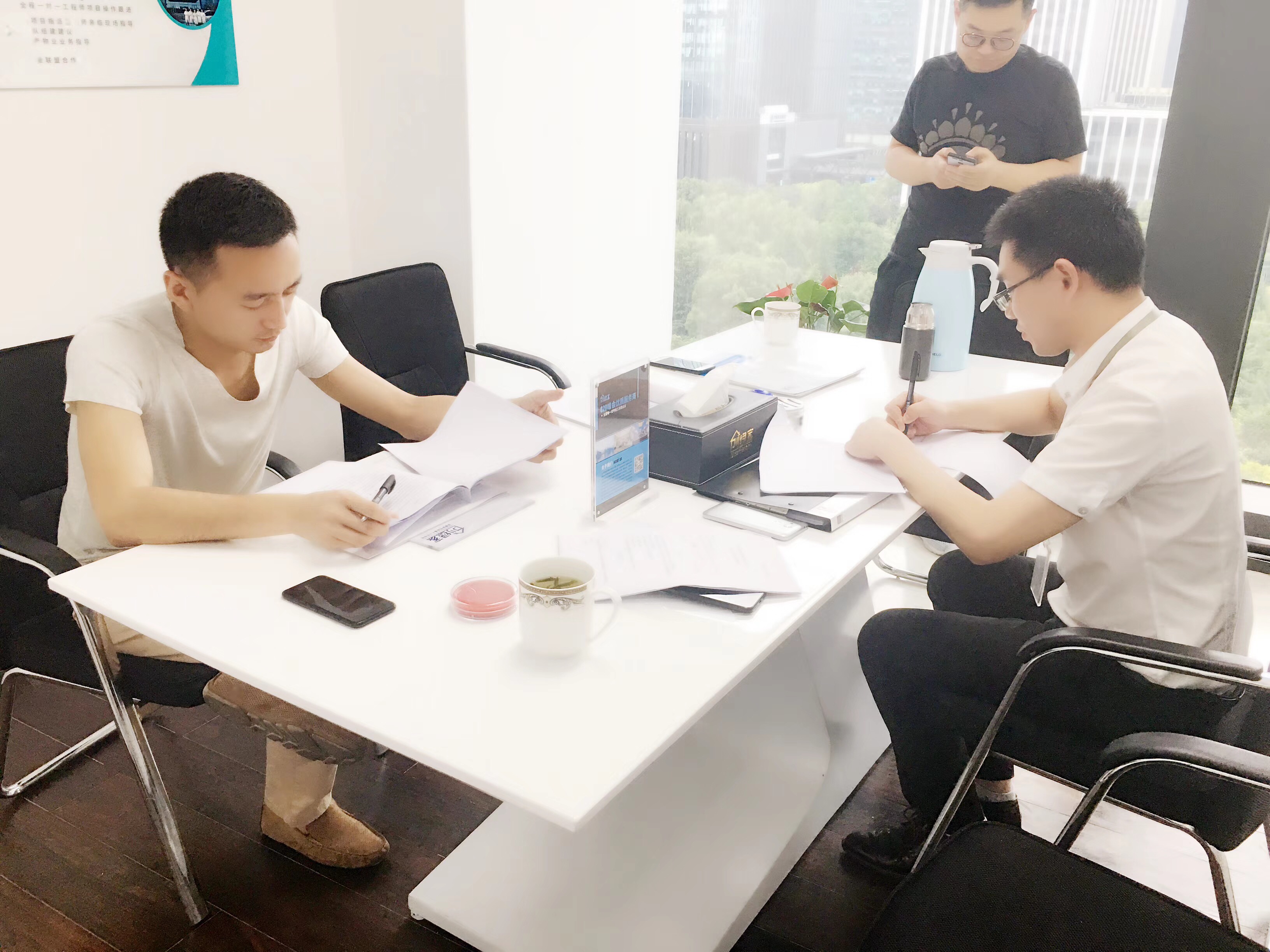 熱烈祝賀胡總團(tuán)隊簽約創(chuàng)綠家眉山市區(qū)級代理! 熱烈祝賀胡總團(tuán)隊簽約創(chuàng)綠家眉山市區(qū)級代理!