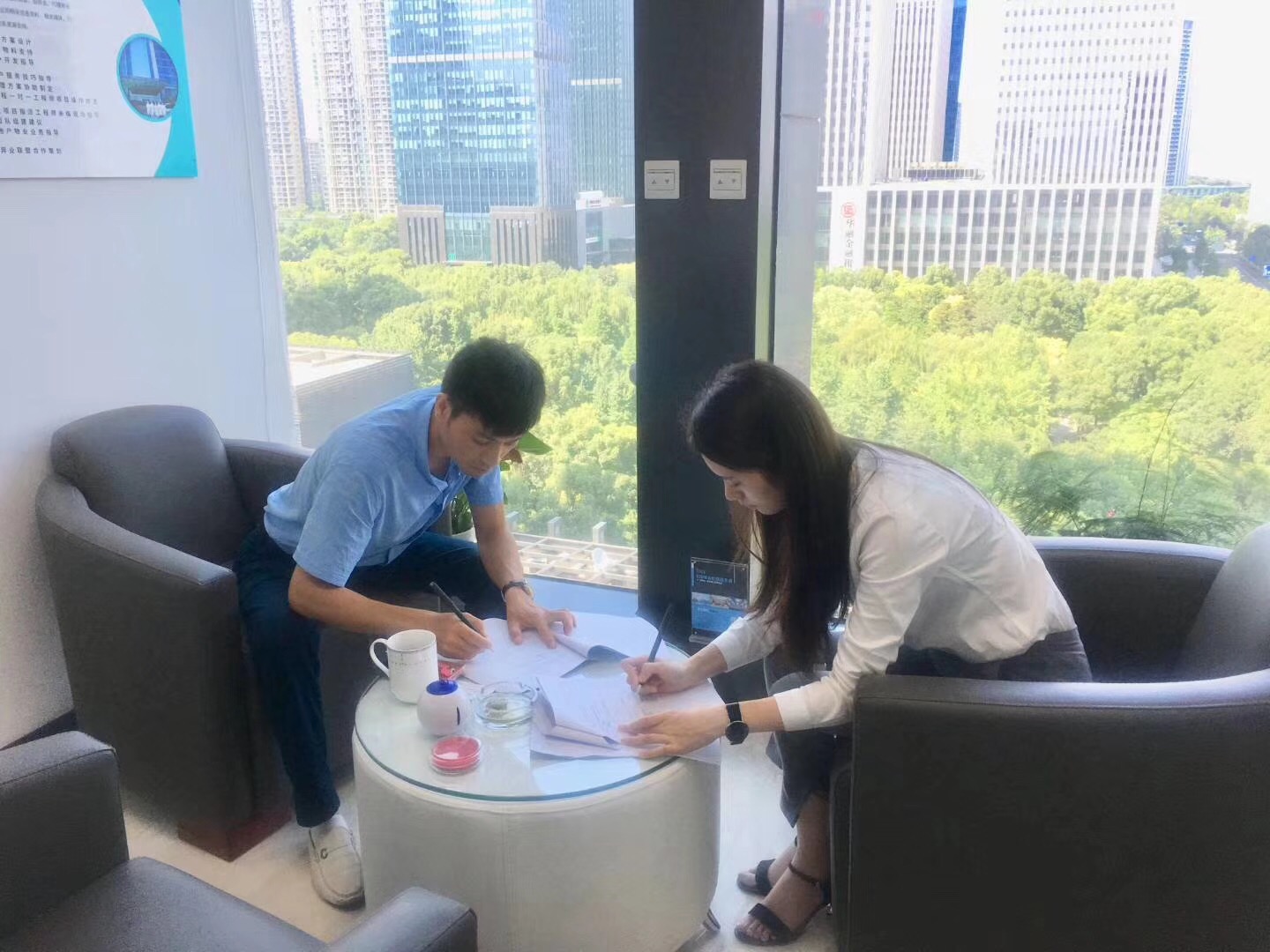 熱烈祝賀孫總簽約創綠家鎮江市區級代理！