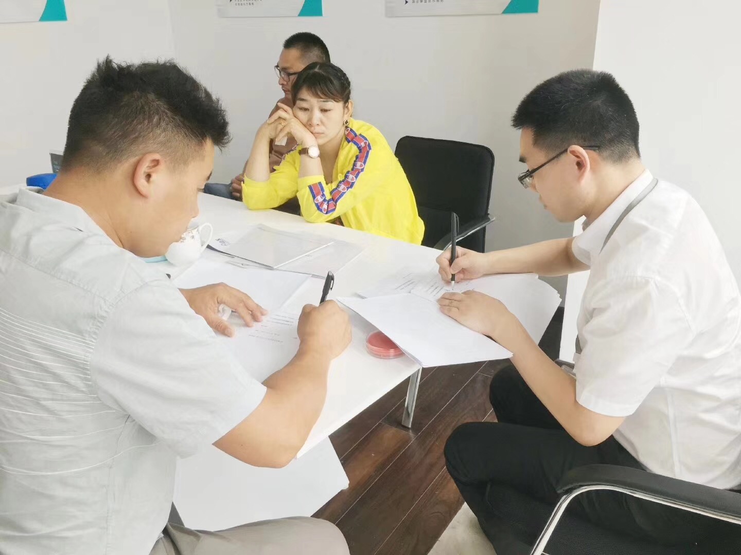 熱烈祝賀何總簽約創綠家信陽市縣級代理! 熱烈祝賀何總簽約創綠家信陽市縣級代理!