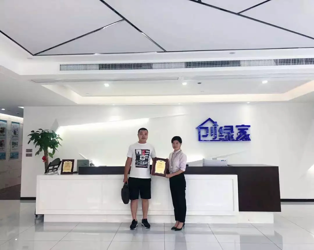 熱烈祝賀王總簽約創綠家西崗市區級代理！