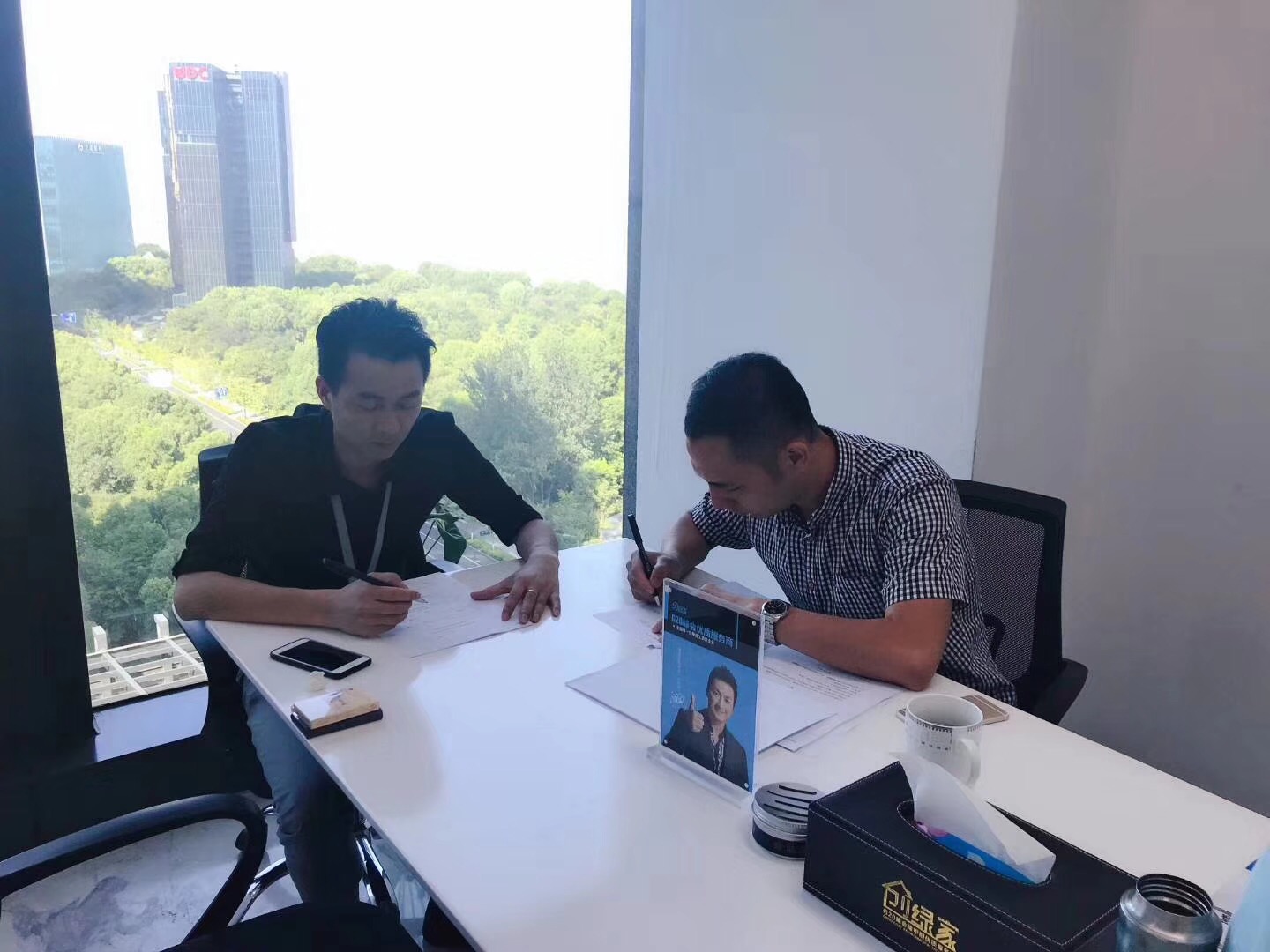 熱烈祝賀馮總簽約創(chuàng)綠家陽(yáng)江市區(qū)級(jí)市代理! 熱烈祝賀馮總簽約創(chuàng)綠家陽(yáng)江市區(qū)級(jí)市代理!