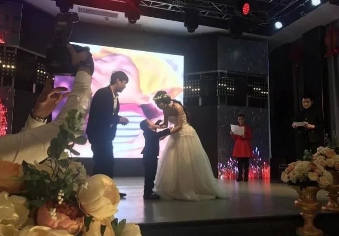4歲男孩和媽媽辦“婚禮”,真相令人淚崩! 4歲男孩和媽媽辦“婚禮”,真相令人淚崩!
