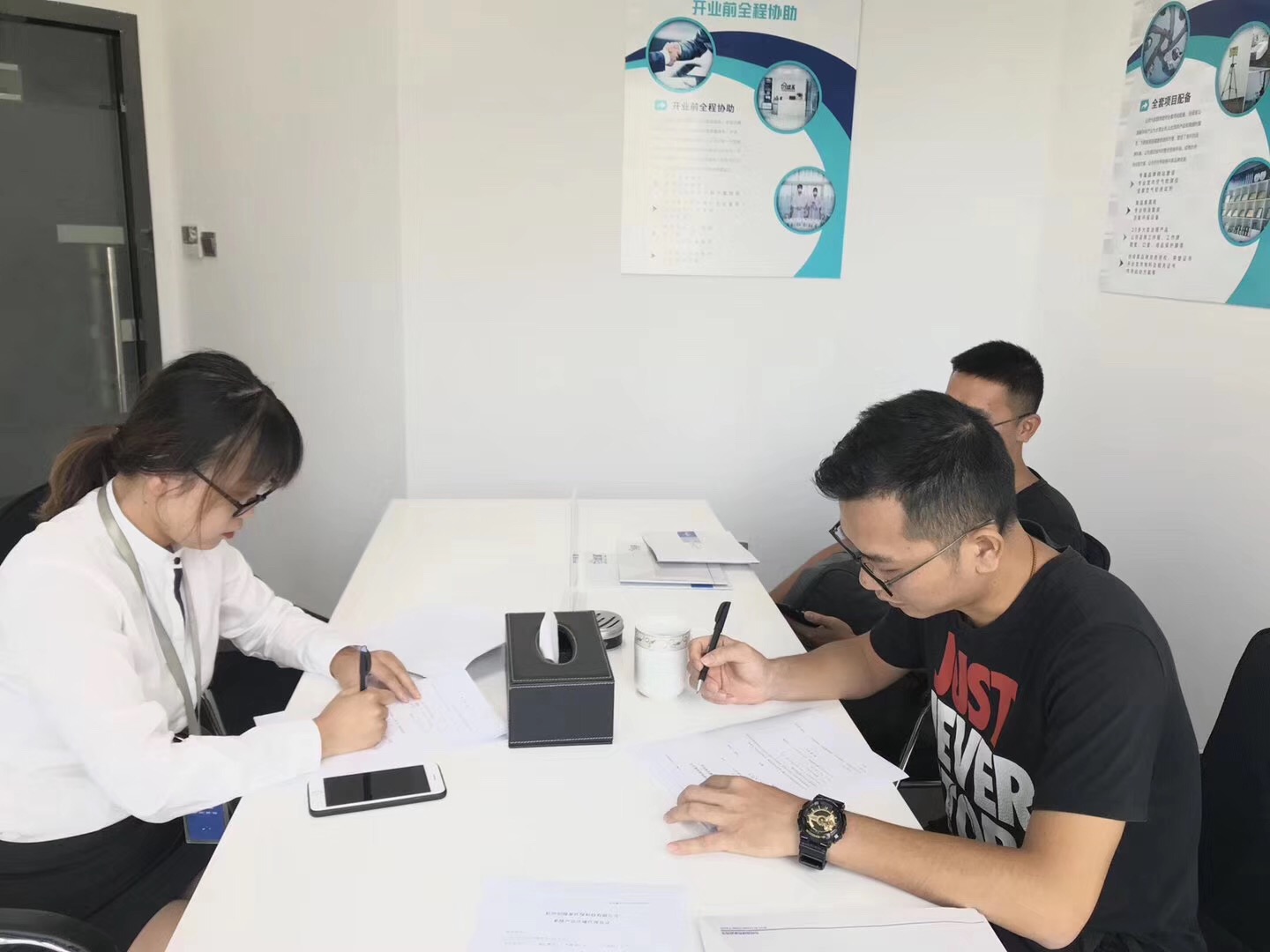 熱烈祝賀劉總簽約創綠家廈門市區級代理！