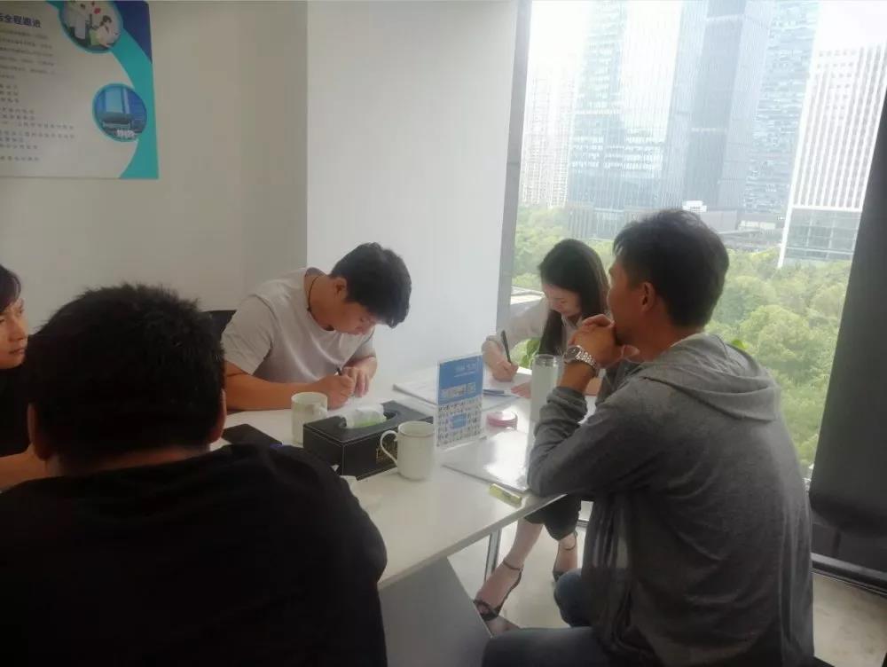 熱烈祝賀張總、宋總、溫總簽約創(chuàng)綠家河南省鄭州市區(qū)級代理!