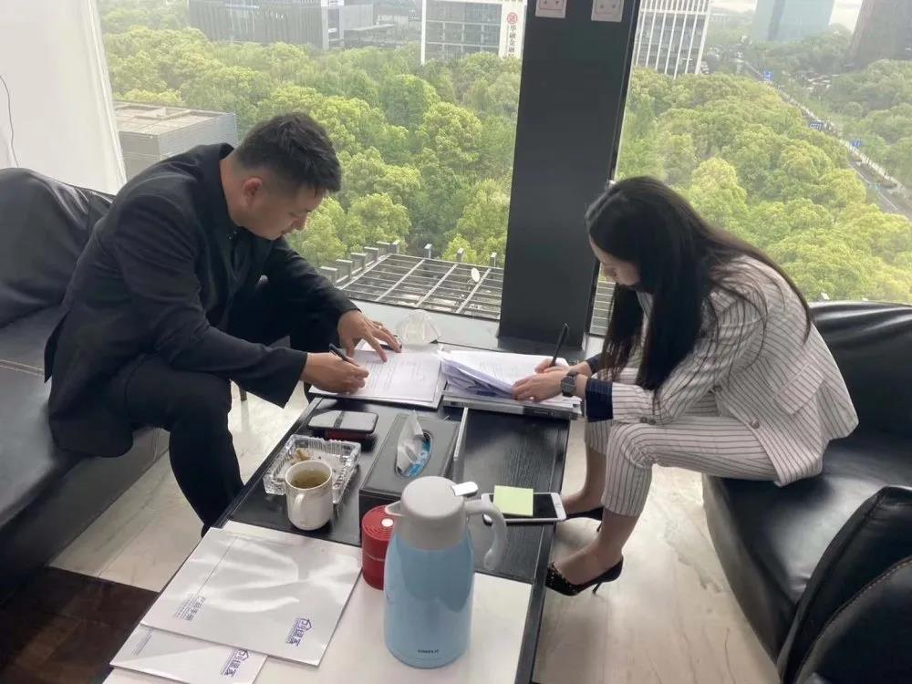熱烈祝賀徐總劉總簽約創(chuàng)綠家中華人民共和國香港特別行政區(qū)代理! 熱烈祝賀徐總劉總簽約創(chuàng)綠家中華人民共和國香港特別行政區(qū)代理!