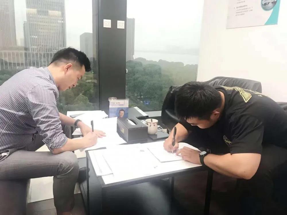 熱烈祝賀徐總簽約創(chuàng)綠家河南省鄭州市區(qū)級(jí)代理! 熱烈祝賀徐總簽約創(chuàng)綠家河南省鄭州市區(qū)級(jí)代理!
