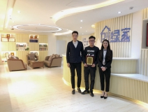 熱烈祝賀龍總、趙總簽約創(chuàng)綠家南京市區(qū)級(jí)代理!