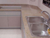 廚房“危機(jī)四伏”,居然是因?yàn)榧兹┏瑯?biāo)